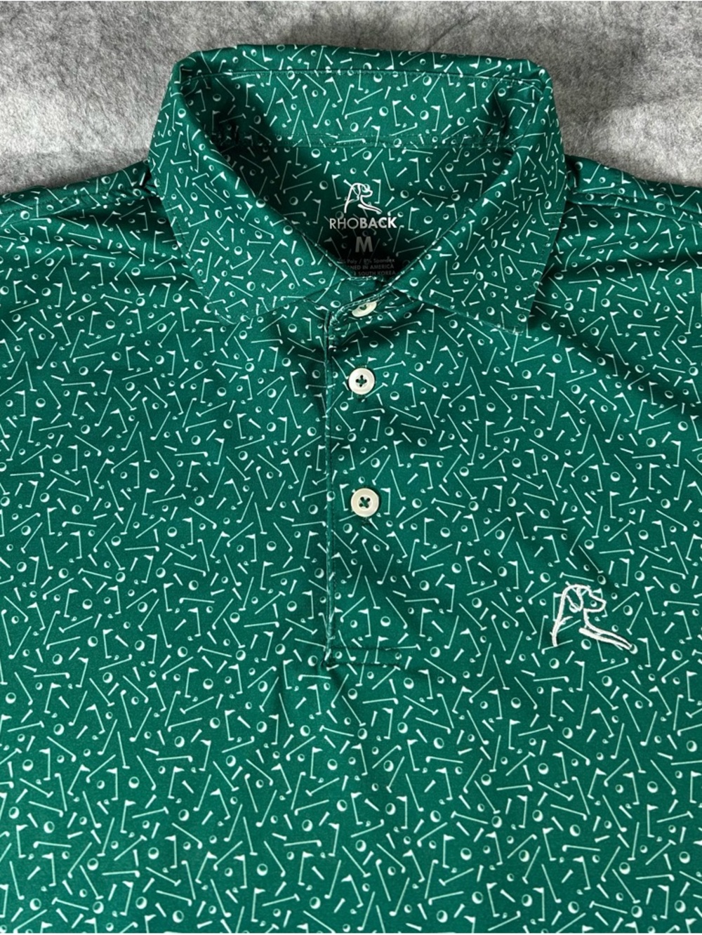 Rhoback The Mulligan Performance Golf Polo Green Golf Flag Print Men’s Medium - Picture 2 of 6